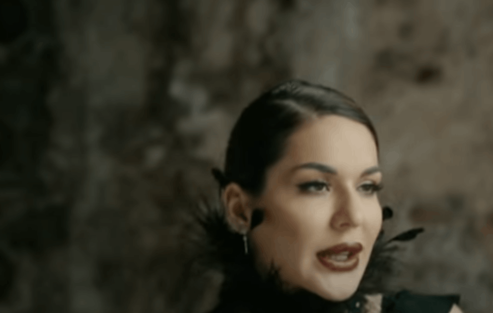 MARINA VISKOVIĆ ISMAJALA PRETERANO ULEPŠAVANJE FOTOGRAFIJA:  ‘Da li vam se dopada moj Fotošop?’ (FOTO)